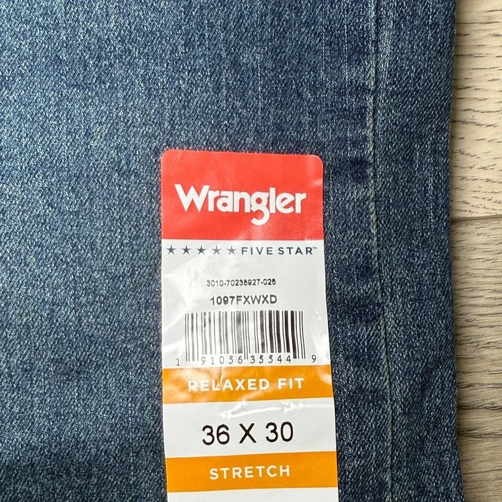 NEW! Wrangler Men's 36x32 Relaxed Fit Stretch Denim Blue Jeans with Flex
